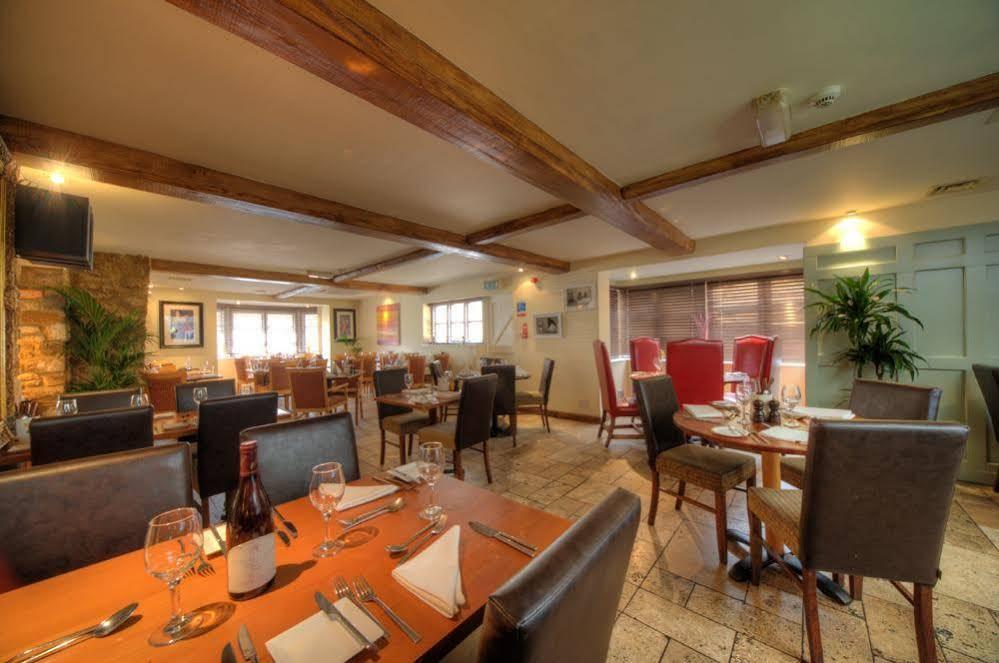 The Deddington Arms Hotel Buitenkant foto